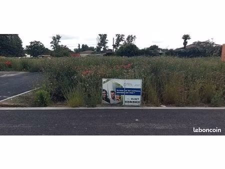 terrain 700 m² marquefave