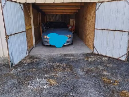 garage/ box