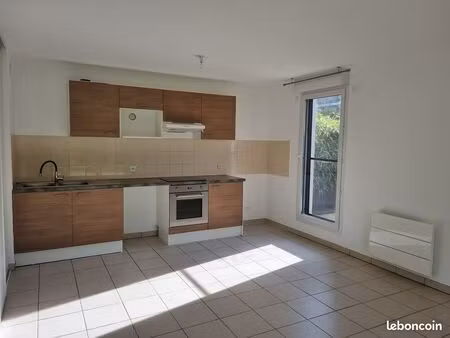 t3 entièrement rénové avec jardin privatif