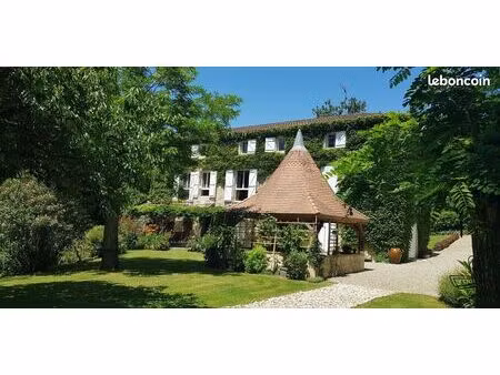 moulin 8 pièces 240 m²