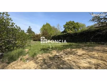 terrain à bâtir viabilisé. environnement calme et résidentiel