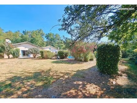 maison t4 de 142m2 avec piscine  garage  jardin clôturé