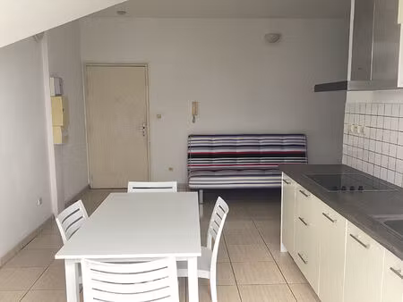 le tampon spacieux studio meublé