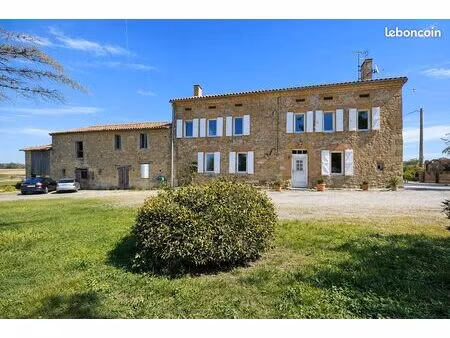 ferme lauragaise sécurisée sur 12000 m2 de parc arboré