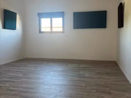 local commercial 33 m² + espace palier