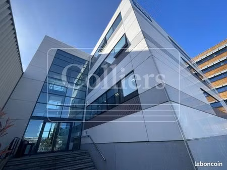 bureaux 821 m²