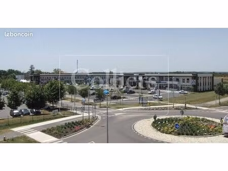 bureaux 610 m²