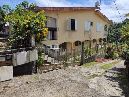 fontarabie  maison a renover de 3 appartements belle vue degagee