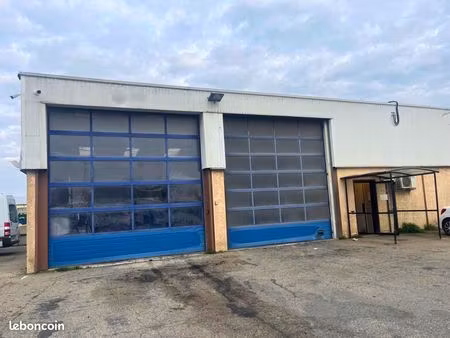 local d'activité 300 m²