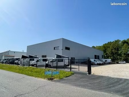 à louer – local commercial 1000 m² avec grand espace extérieur