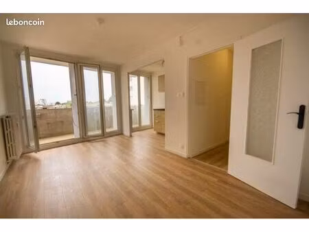 t2 rénové avec balcon – lumineux et fonctionnel