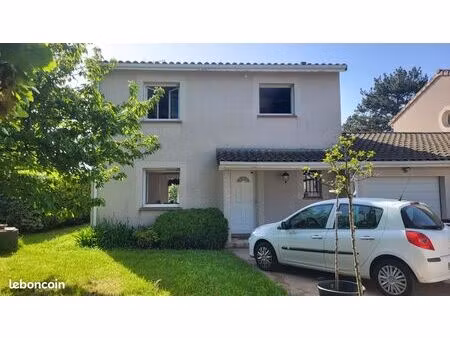 location maison mitoyenne par le garage