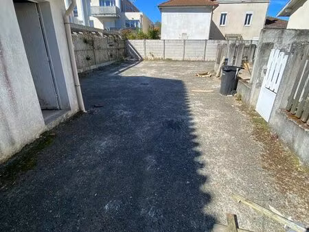 box de stockage sécurisé 10 m² – accès direct véhicule