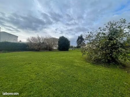 terrain 779 m² pauillac