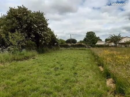 terrain 580 m² virelade