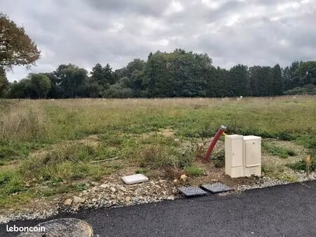 terrain 700 m² creon