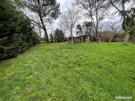 terrain 760 m² salles