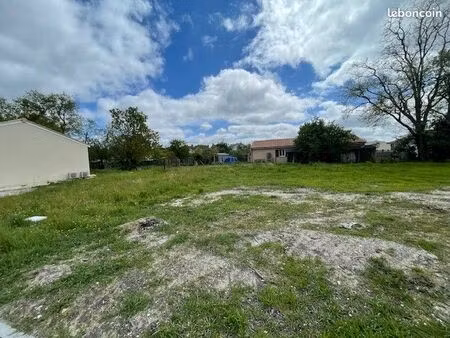 terrain 610 m² saint morillon