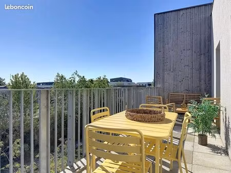 t2 43 19 m2 2ème et dernier etage avec ascenseur - terrasse 14 m2 - stationnement - entre 