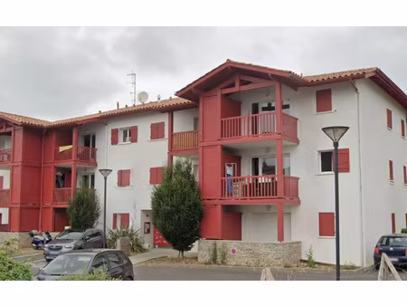 location appartement  m² t-2 à villefranque  650 €