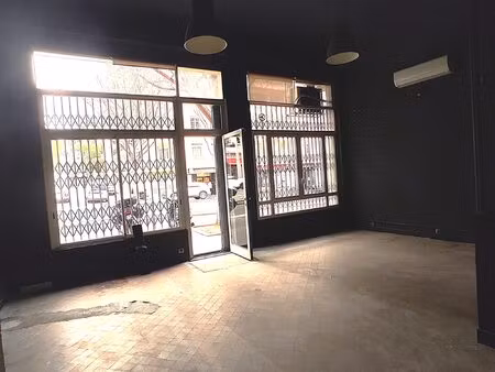 local idealement situe