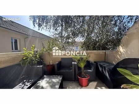 le teich  appartement de type t2  avec place de stationnement et terrasse  proche des comm