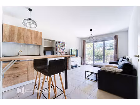 carros : appartement f2 (38 1 m² carrez) en vente