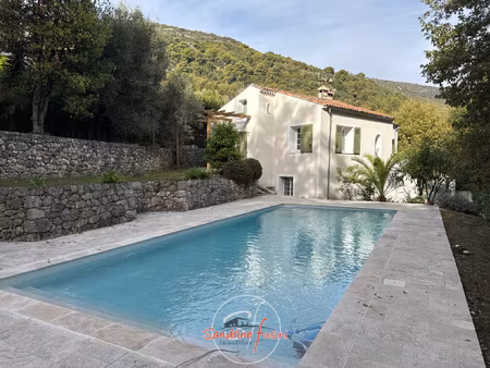 gattières : belle villa au calme avec piscine sur vaste terr