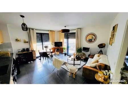 t3 pessac bourg + parking + terrasse