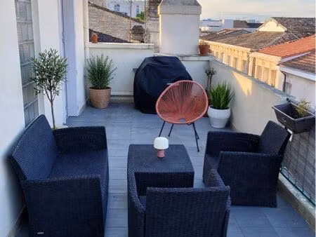 3e dernier étage terrasse et pkg chartrons