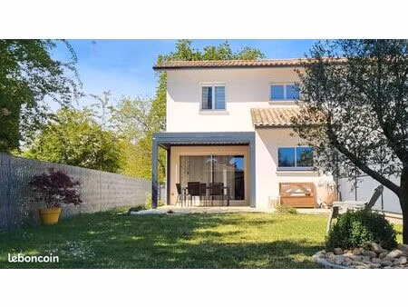 entre forêt et ville : maison contemporaine au calme de cerillan