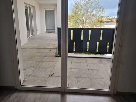 t4 avec grande terrasse