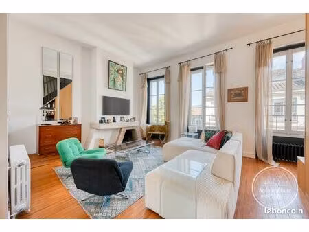 bel appartement lumineux au coeur du quartier saint-seurin vaste pièce de vie 2 chambres u