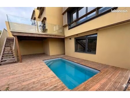 maison avec vue imprenable sur la garonne et le pont de pierre