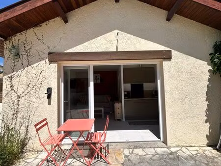 studio indépendant 23m2 - terrasse et parking - tram b à 50 »