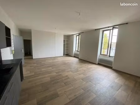 vaste et lumineux t3 à louer au centre de villandraut