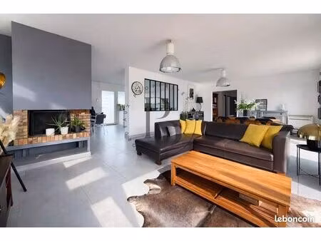 maison 7 pièces 222 m²