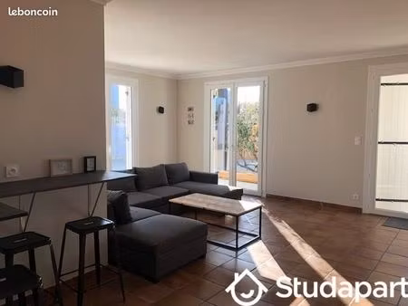 chambre 1 pièce 9 m²