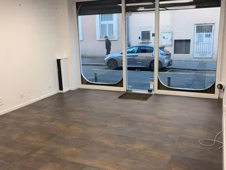 local 100m place abel surchamps