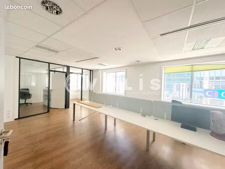 bureaux 121 m²