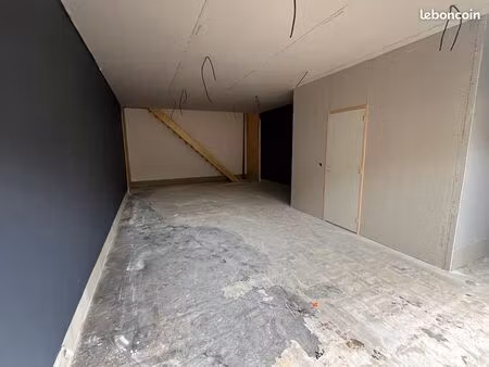 à louer – entrepôt de 85 07 m² sur deux niveaux – disponibilité immédiate