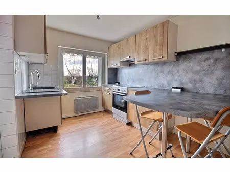 location appartement  70.73 m² t-3 à ambres  555 €