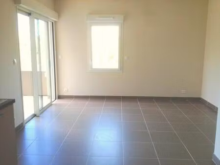 montfavet - appartement t2 44.14m² avec terrasse et parking