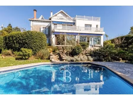 biarritz  superbe appartement dans maison de maitre avec piscine et jardin prives