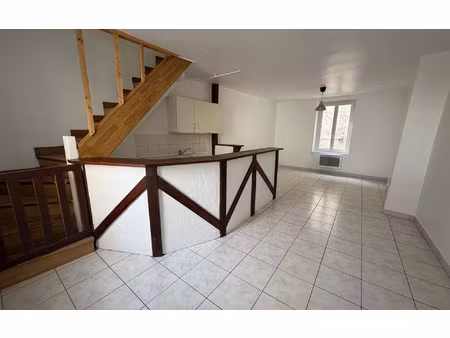 location appartement  m² t-2 à coulommiers  790 €