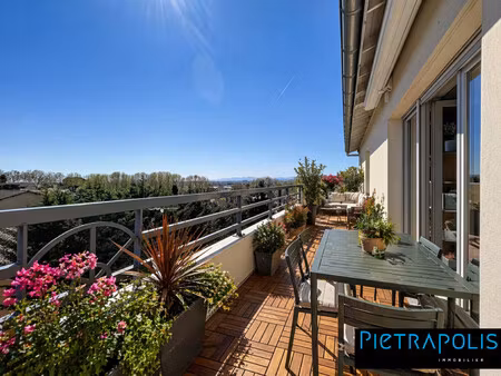 décines - t2 en dernier étage avec terrasse plein ciel