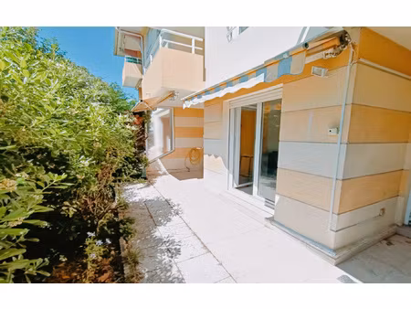 port fréjus - 2 pièces avec jardin.