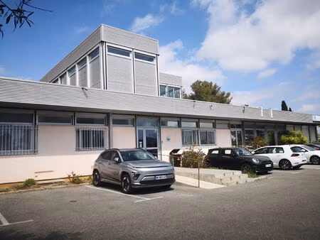 a louer la garde bureau 400 m2  17 parkings