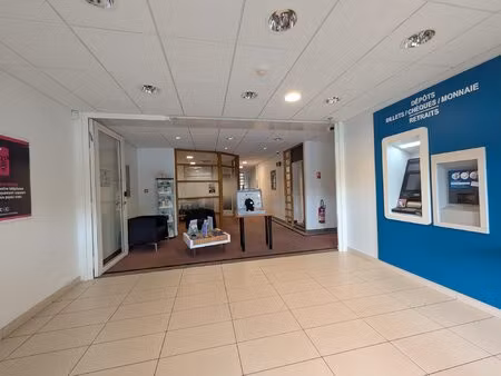 vannes nord ouest- local commercial d'environ 182 m² - excellen