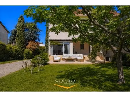 maison familiale d’exception – 6 chambres – beau jardin – montchat